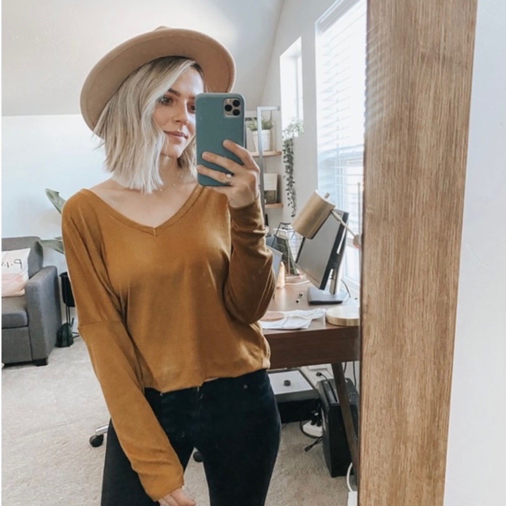 Anthropologie V neck Long Sleeve Knit Shirt